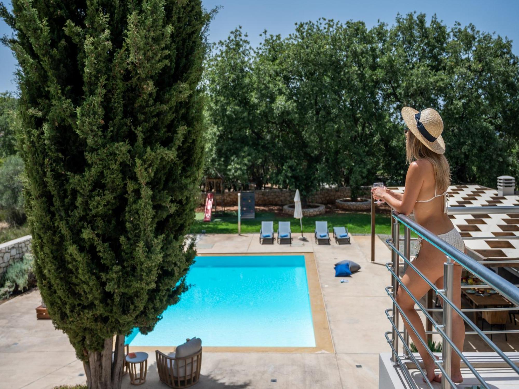 Villa Ellie - Heated Pool, Playground, Garden & Bbq! Vederoi ภายนอก รูปภาพ