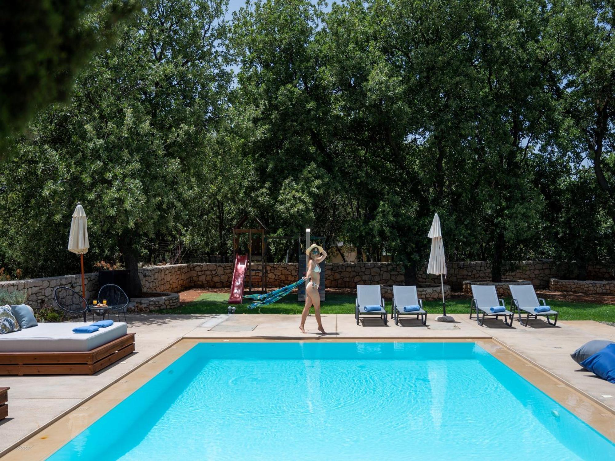 Villa Ellie - Heated Pool, Playground, Garden & Bbq! Vederoi ภายนอก รูปภาพ