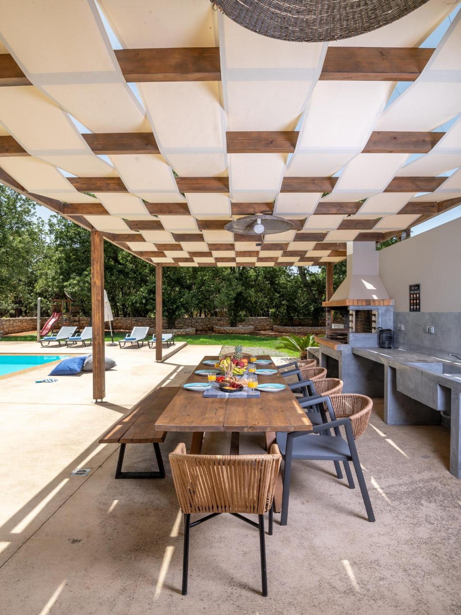 Villa Ellie - Heated Pool, Playground, Garden & Bbq! Vederoi ภายนอก รูปภาพ