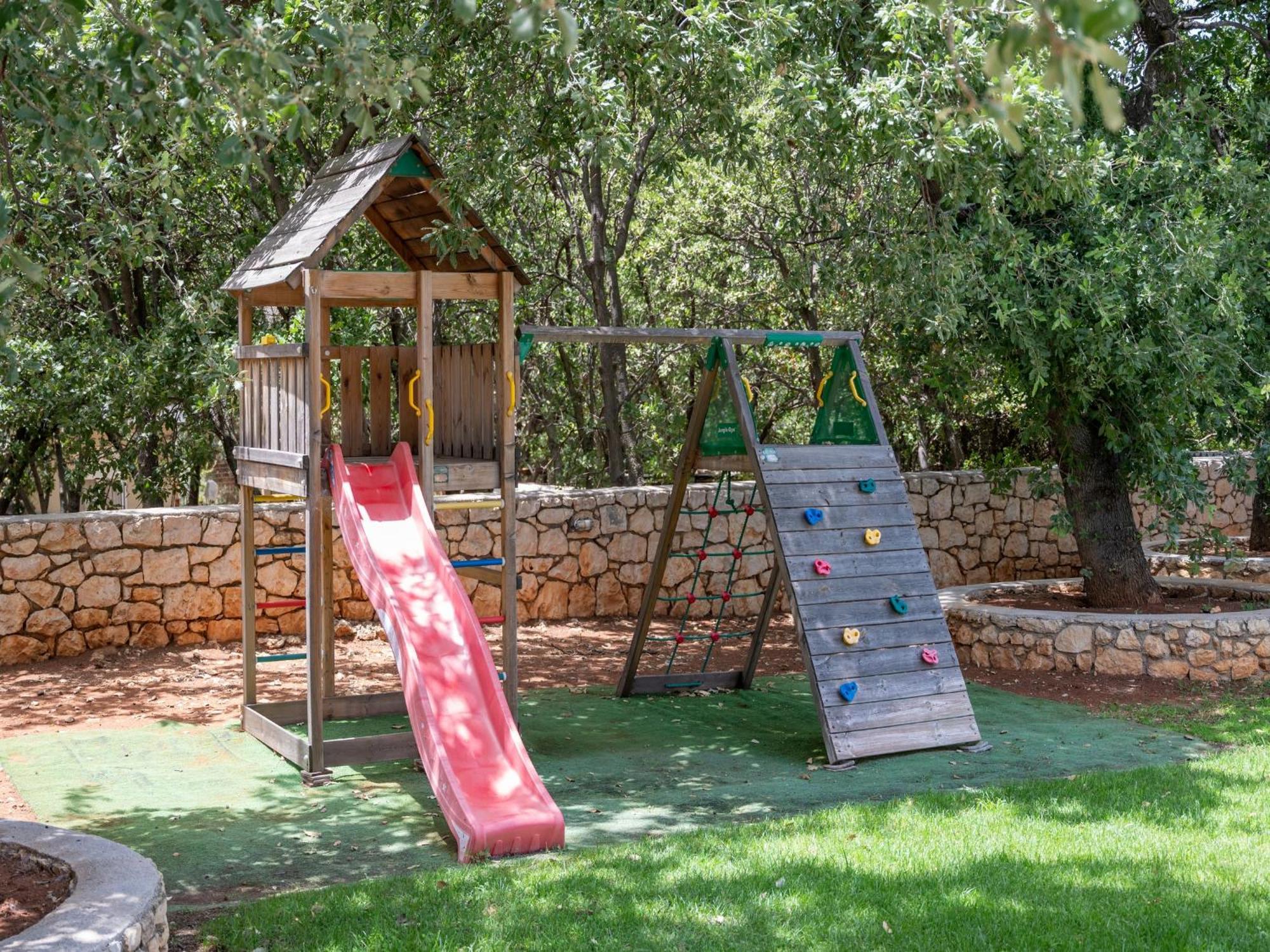 Villa Ellie - Heated Pool, Playground, Garden & Bbq! Vederoi ภายนอก รูปภาพ