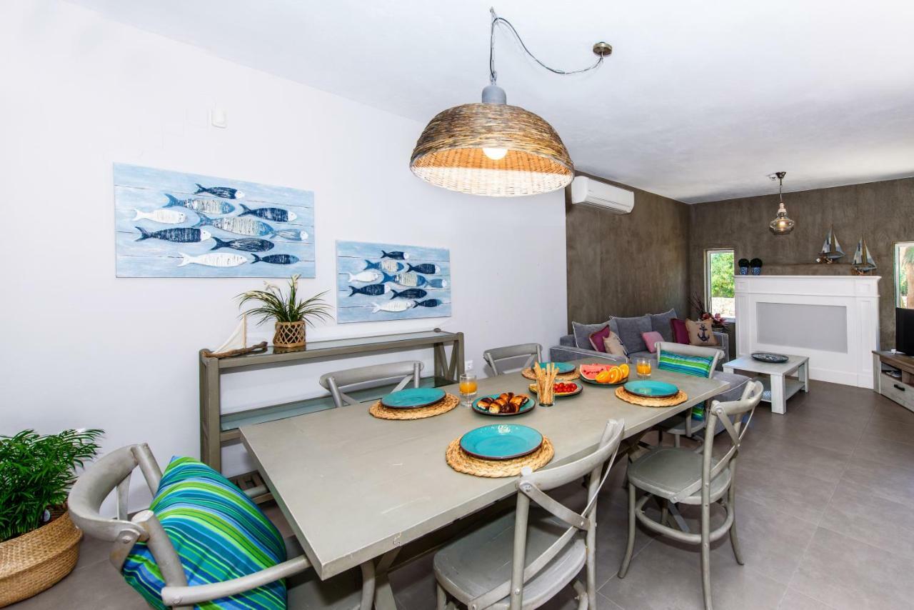 Villa Ellie - Heated Pool, Playground, Garden & Bbq! Vederoi ภายนอก รูปภาพ