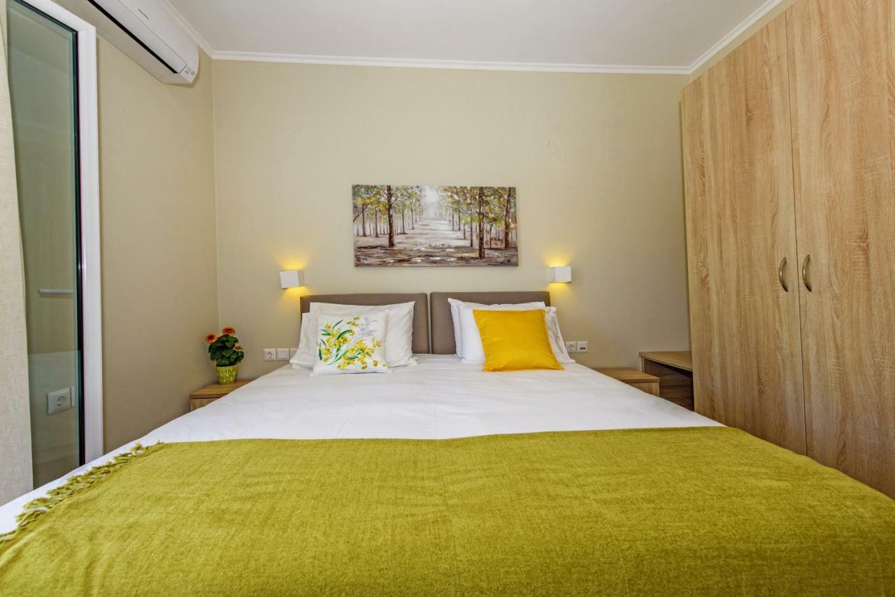 Villa Ellie - Heated Pool, Playground, Garden & Bbq! Vederoi ภายนอก รูปภาพ