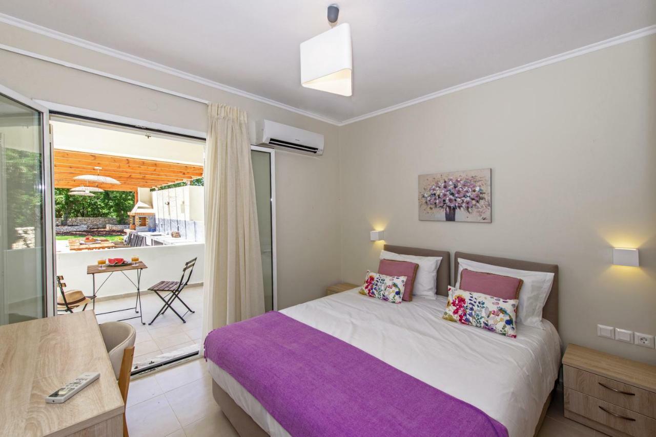 Villa Ellie - Heated Pool, Playground, Garden & Bbq! Vederoi ภายนอก รูปภาพ